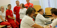 2014-11-24 Akcja honorowego oddawania krwi przez studentów pod bacznym okiem organizatorów – RUSS’u