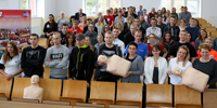2016-10-17 Bicie rekordu w jednoczesnym prowadzeniu resuscytacji kreniowo - oddechowej przez jak najwiksz ilo osób.  Koo Modych Medyków w Europejskim Dniu Przywracania Czynnoci Serca wspiera inicjatyw Wielkiej Orkiestry witecznej Pomocy.fot. Zbigniew Gol